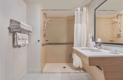 Executive Park Hotel | Spark by Hilton Charlotte Tyvola I-77