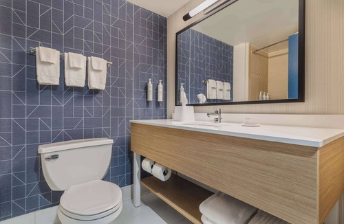 Executive Park Hotel | Spark by Hilton Charlotte Tyvola I-77