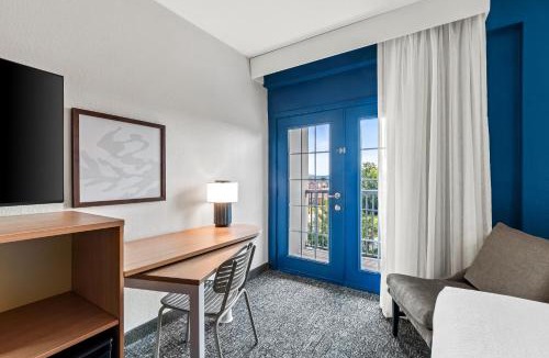 Downtown Chattanooga Hotel | Spark by Hilton Chattanooga Downtown