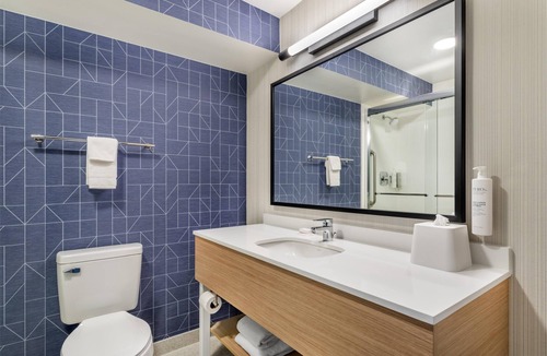 Knoxville Hotel | Spark by Hilton Knoxville North I-75
