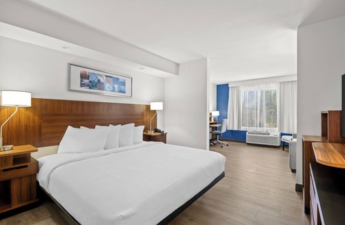 Macon Hotel | Spark by Hilton Macon North