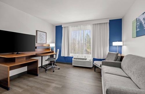 Macon Hotel | Spark by Hilton Macon North