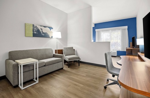 Macon Hotel | Spark by Hilton Macon North