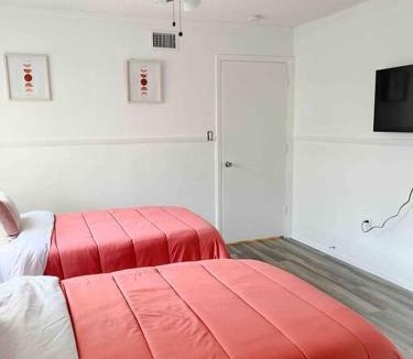 Clearwater Apartment | Sparkling Guest Home 2 bedroom-15 Minutes to Clearwater Beach