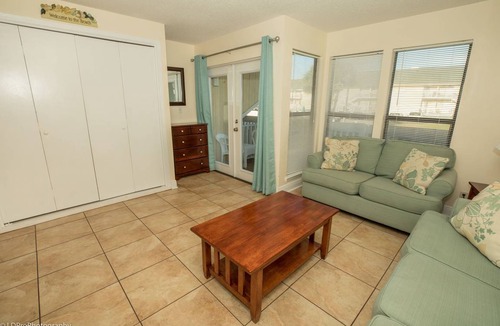 Holiday Isle Condo | SPC8121 - Studio with Murphy Bed - sleeps 4