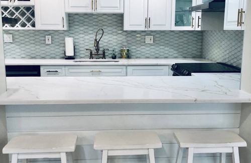 Belle Vista Condo | SPECIAL PRICING OCTOBER THRU NOVEMBER Bayfront Beauty Condo Across From Beach