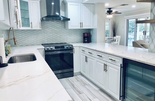 Belle Vista Condo | SPECIAL PRICING OCTOBER THRU NOVEMBER Bayfront Beauty Condo Across From Beach