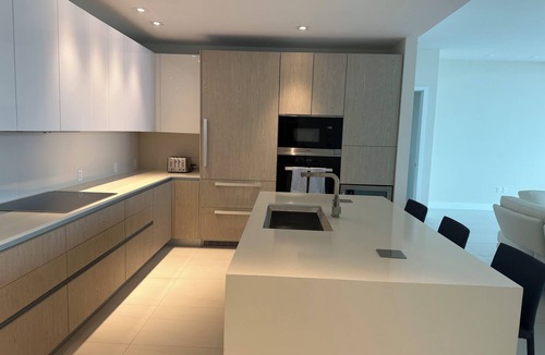 Singer Island Apartment | Spectacular Beach front with WiFi, fitness room and Spa service