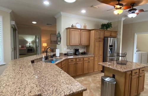 Hadley House | Spectacular Hot Tub w/Pool Home on Beautiful Golf Course View,BBQ, & WiFi!