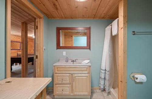 Marion House | Spectacular Log Cabin Home 45 minutes to Asheville