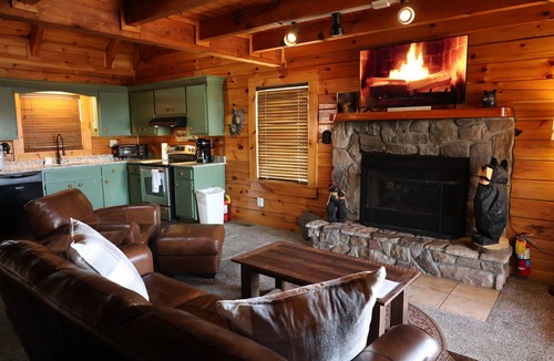 Pine Mountain Cabin | Spectacular mountain views and a hot tub!