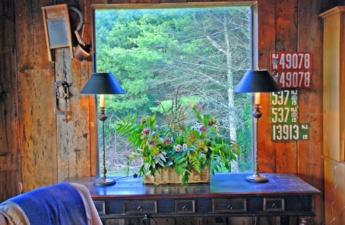 Independence Cabin | Spectacular mountain views at 4000 ft from a secluded log cabin