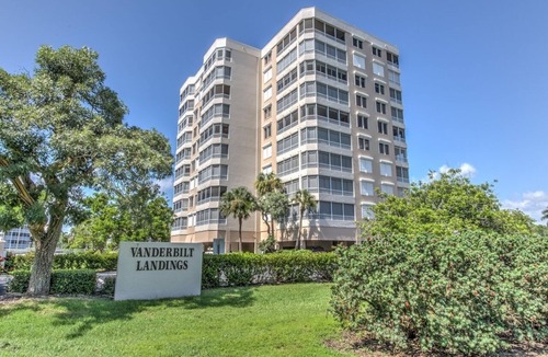 Vanderbilt Beach Apartment | Spectacular penthouse end unit!