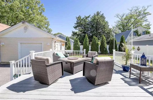 Villas House | Spectacular Sunsets at this Bay Beach Family getaway for Game-lovers