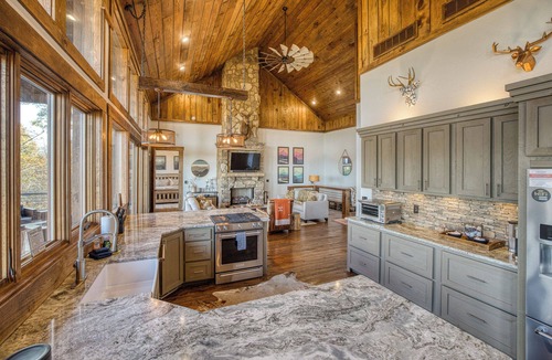 Blue Ridge Cabin | Spectacular VIEWS! Hot Tub - Outdoor Fireplace - Fire Pit - Game Room