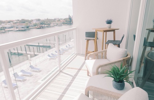 Island Estate Condo | Spectacular Waterfront condo on Island Estates- 5 min to Beach!