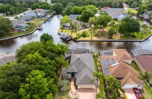 Palm Harbor House | Splashing Dolphins