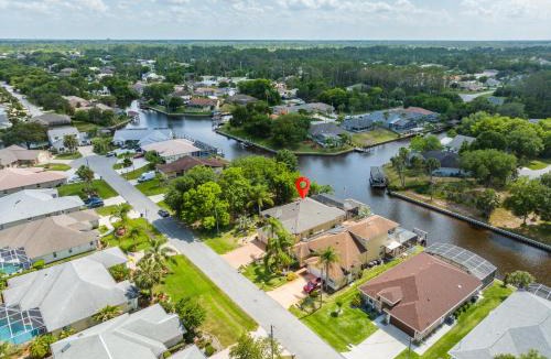 Palm Harbor House | Splashing Dolphins