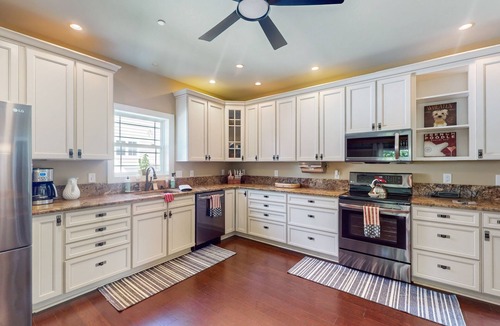 Edgewater House | Splendid dog friendly home within walking distance to beach & play area