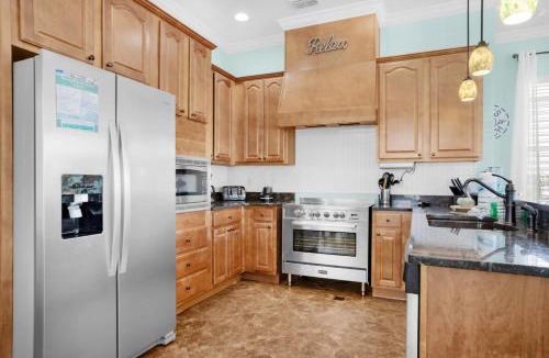 Villages of Crystal Beach House | Splish Splash Pet friendly Pool view