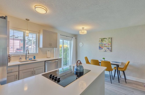 Dunedin Condo | Spotlessly Clean Comfy King Beds 1 Mi 2 Honeymoon Beach Pass Included 4 Stay