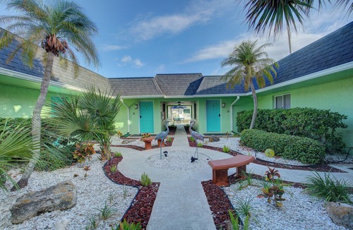 Dunedin Condo | Spotlessly Clean Comfy King Beds 1 Mi To Honeymoon Isle Beach Pass Included