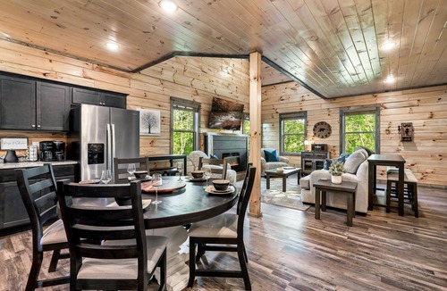 Sevierville Cabin | Spring Break Cabin Indoor Pool Minutes to Dollywood