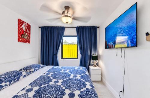 North Central Hollywood House | Spring break vacation Villa