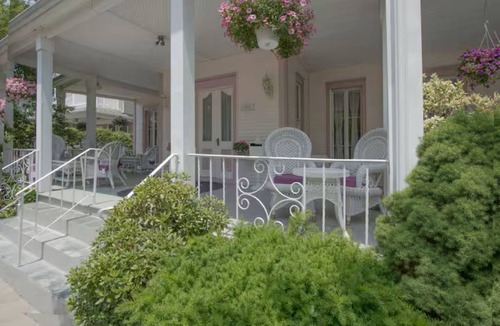 Spring Lake Heights Villa | Spring Lake-Monthly Discount Boutique Guest Room