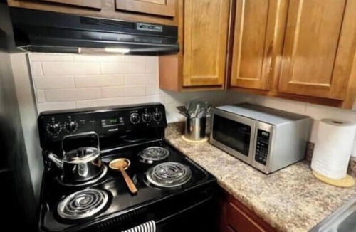 Mableton House | Spring Townhome mins to Six Flags Truist Park ATL