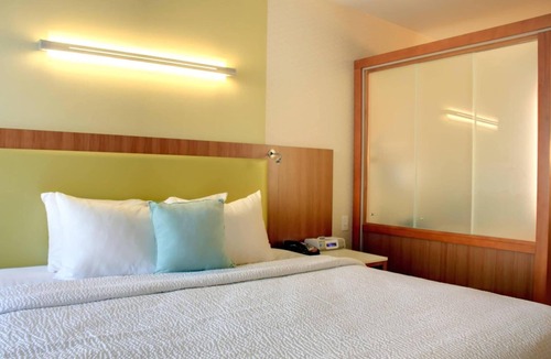 Moosic Hotel | SpringHill Scranton | King w/Sofa | Firepit Nights, Pool Time | 2 Units