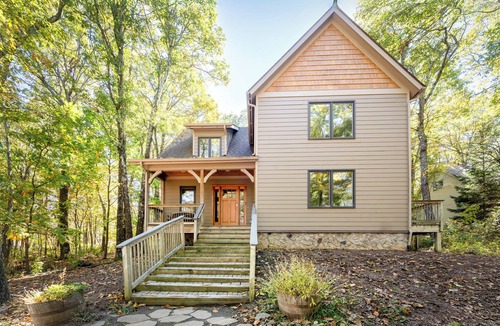 Chestnut Springs House | Springtime Getaway at Serenity Summit: Trails, Tastings, Peace