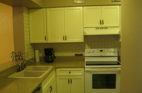 Hilton Head Island Condo | Springwood Villas 2 bed 2 bath near Coligny Beach. 1st floor unit. Smoke Free.