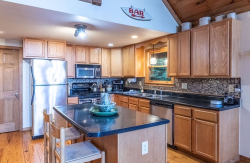 Sylva House | Spruce Patch - Mountain Cabin with Stunning Views and a Hot Tub!