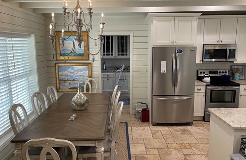East Beach Cottage | SSI, East Beach cottage w/large pool. Pet friendly. Bikes. Putting green