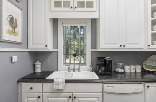 St. Elmo Improvement League House | St. Elmo Bungalow - Mtn Views! *Monthly Stays*