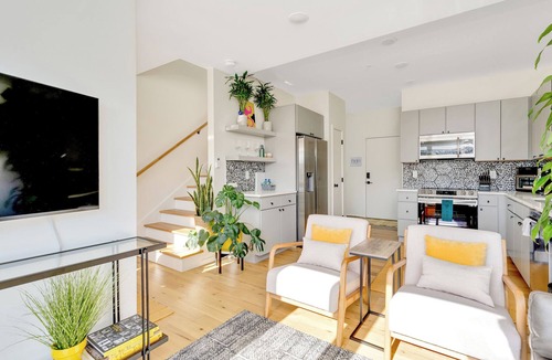 St. Elmo Improvement League House | St. Elmo Rooftop Townhome, Mtn View + King Bed