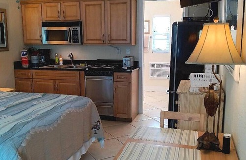 Pass-a-Grille Historic District Apartment | St. Pete Beach Pass-A-Grille studio right on the Gulf of Mexico.
