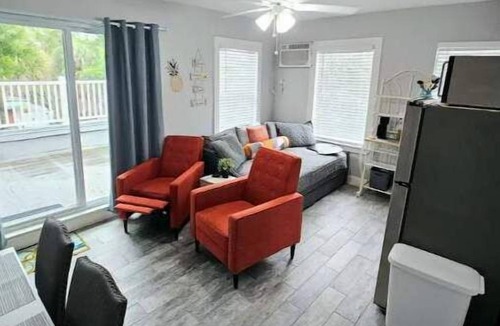 Historic Old Northeast Apartment | St Pete Studio 3 minutes to Pier!