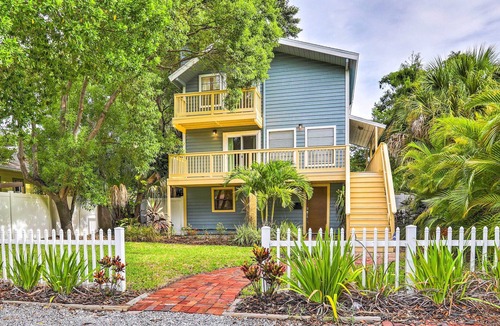Historic Old Northeast House | St Petersburg Escape w/ Fireplace & Patio!
