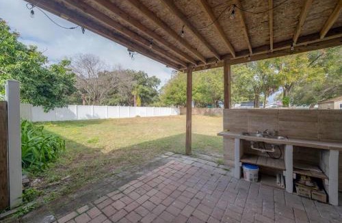 Tampa Apartment | Stadium Apartment w Area & Parking