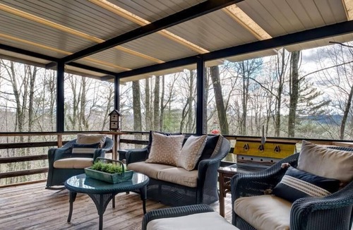 Mirror Lake Cabin | Stag's Pass, 3 BR/ 2 baths of mountain chic within 2 miles of Main Street