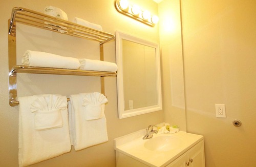 Madeira Beach Hotel | Standard Double Queen Queen