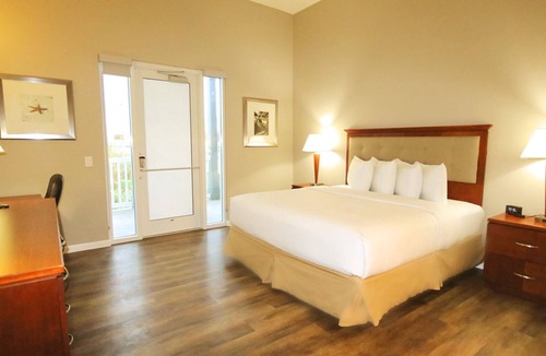 Madeira Beach Hotel | Standard Double Queen Queen