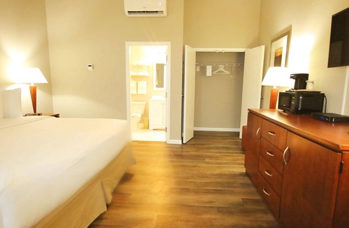 Madeira Beach Hotel | Standard Double Queen Queen