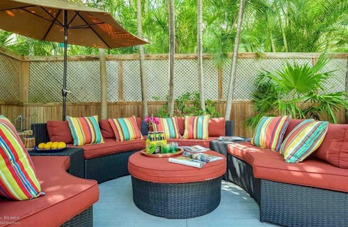 Historic Seaport House | *STAR OF THE SEAPORT @ OLD TOWN* Huge Home & Pool + LAST KEY SERVICES.