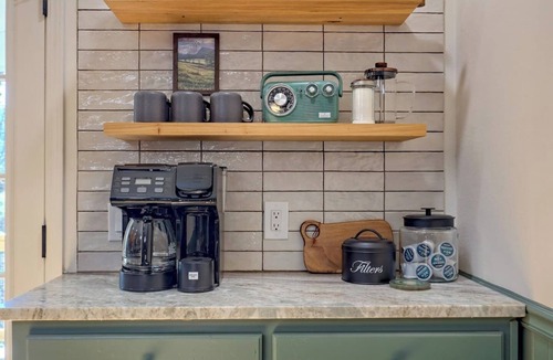 Clayton House | Starlight Ridge: Scenic Views, Cozy Mountain Stay
