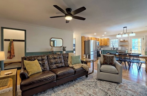 Clayton House | Starlight Ridge: Scenic Views, Cozy Mountain Stay