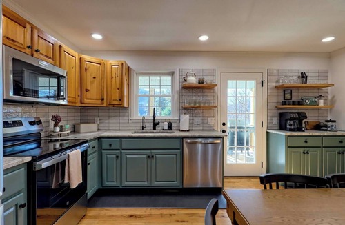 Clayton House | Starlight Ridge: Scenic Views, Cozy Mountain Stay