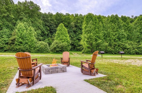 Cosby Cottage | Stary Night- Pickleball Court, Creek, WIFI, Mountain Views, Starting at $50